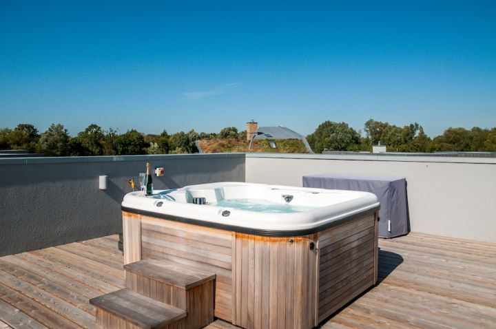 Picture of Luxury lakeside villa with rooftop hot tub plus spa use with 2 swimming ...